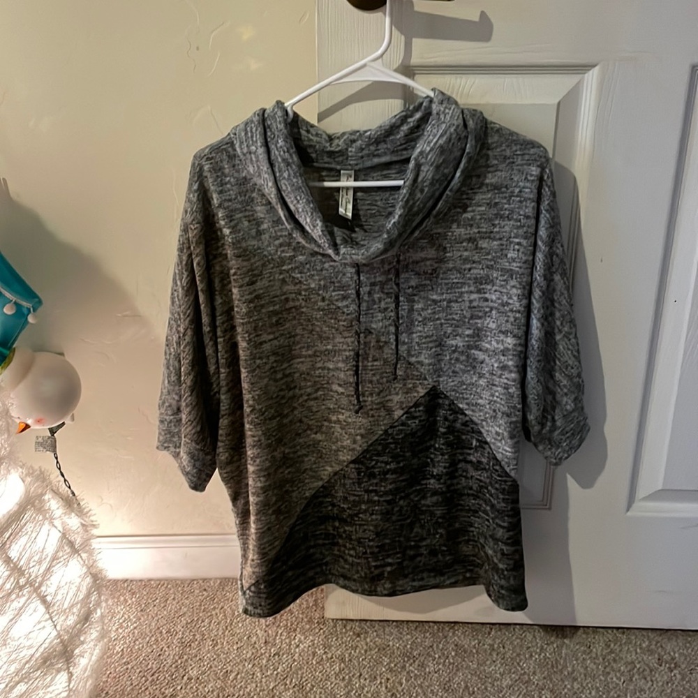 Heather gray comfy top with 3/4” sleeves